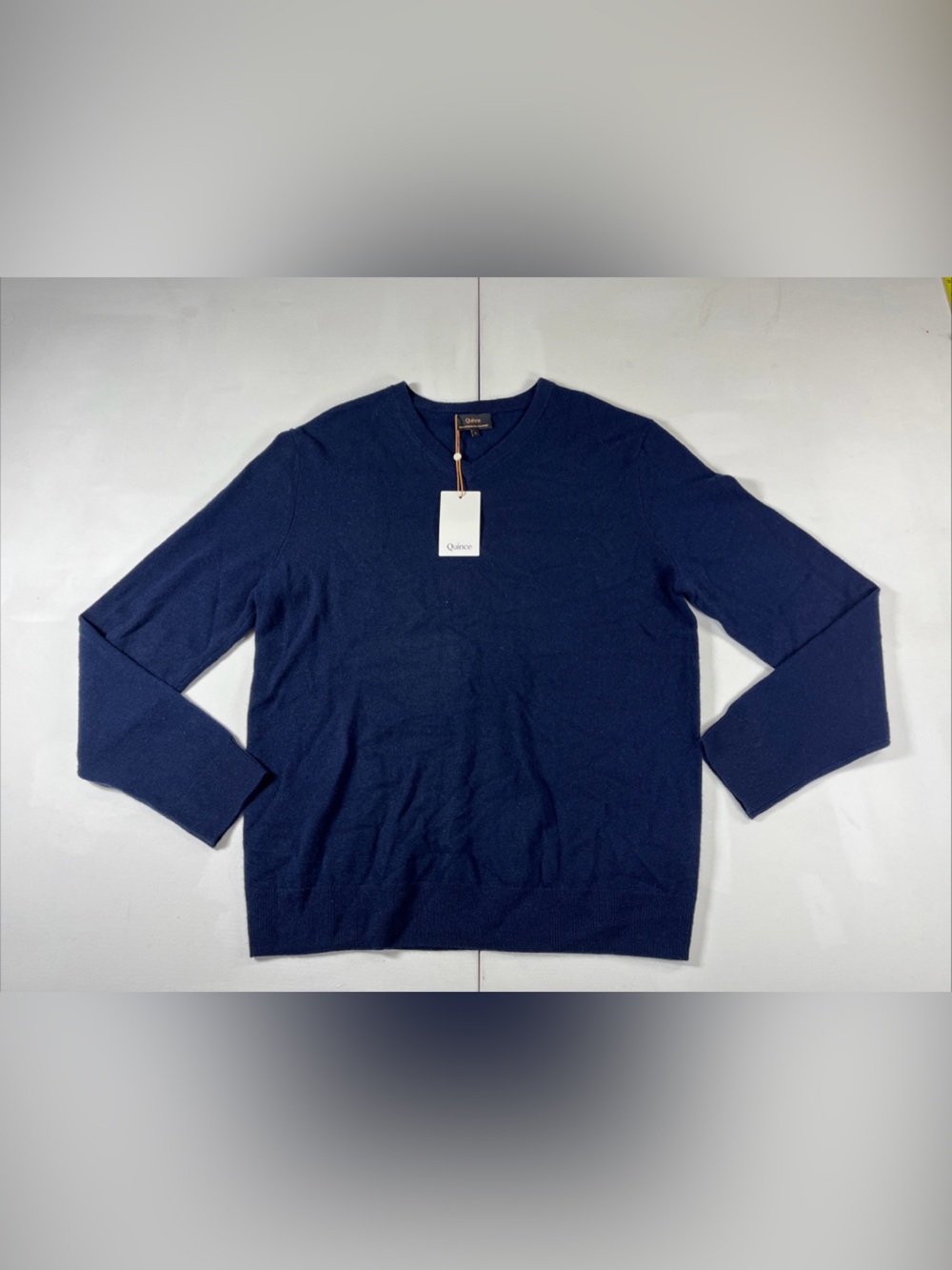 Quince 100% Mongolian Cashmere Sweater Mens Large True Navy V Neck NWT